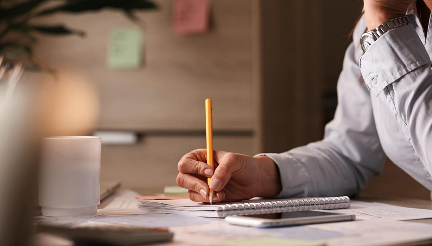 :مروری نوشتاردرمانی از یونان باستان تا عصر مدرن